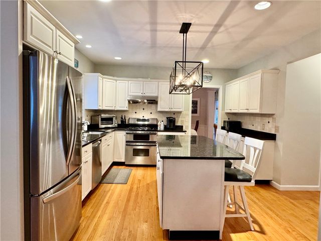 34 Marian Avenue, Narragansett, RI 02882