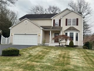 34 Marian Avenue, Narragansett, RI 02882