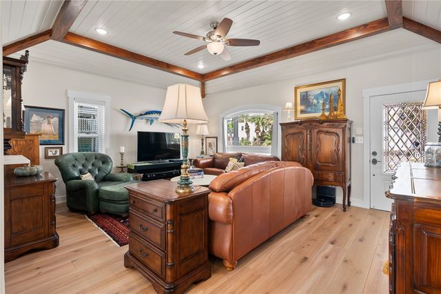 333 Keewaydan Lane, Port Aransas, TX 78373