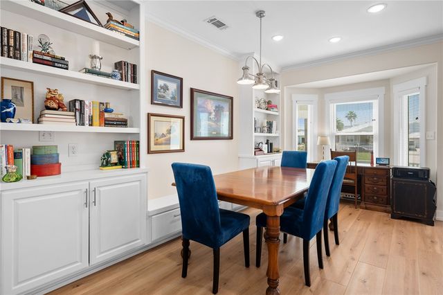 333 Keewaydan Lane, Port Aransas, TX 78373