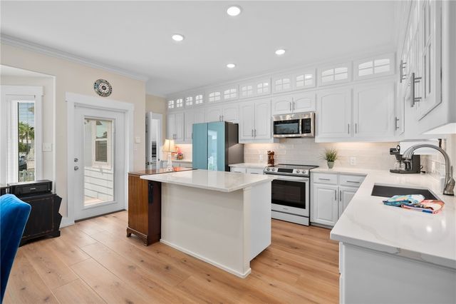 333 Keewaydan Lane, Port Aransas, TX 78373