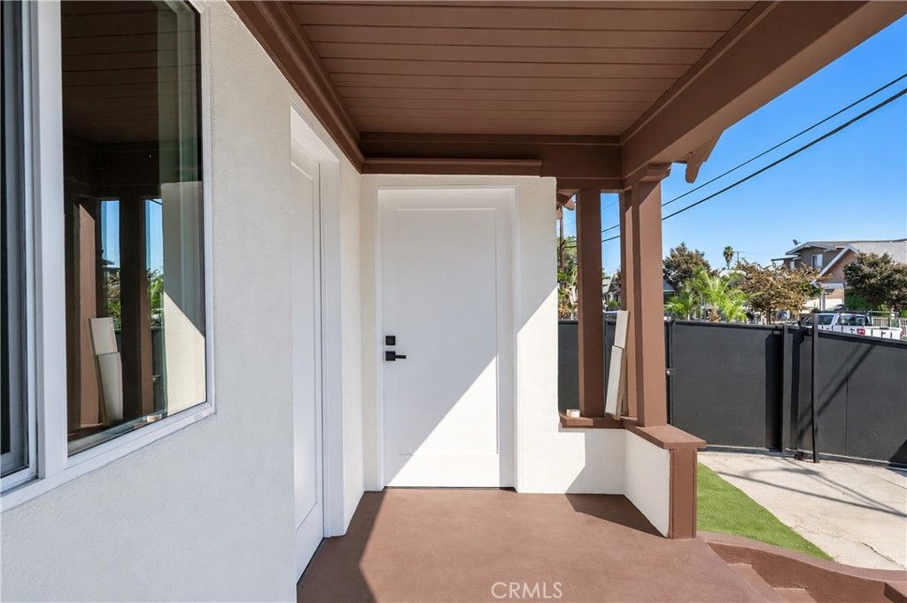 259 W 42ND Street, Los Angeles, CA 90037 — photo 5