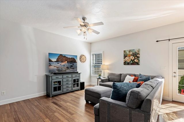 604 E NORMANDY LOOP LN, Draper, UT 84020