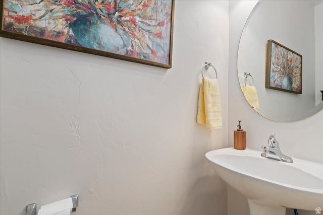 604 E NORMANDY LOOP LN, Draper, UT 84020