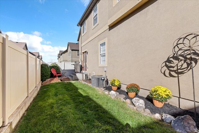 604 E NORMANDY LOOP LN, Draper, UT 84020