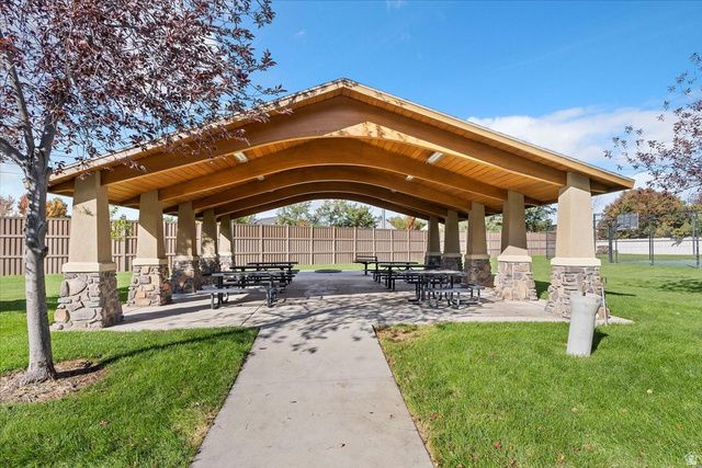 604 E NORMANDY LOOP LN, Draper, UT 84020