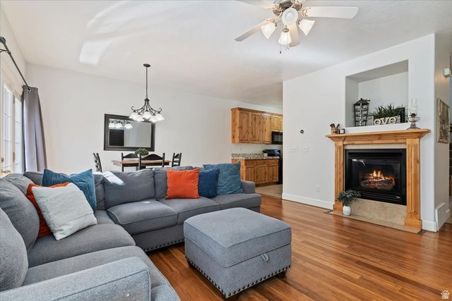 604 E NORMANDY LOOP LN, Draper, UT 84020