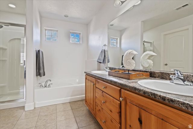 604 E NORMANDY LOOP LN, Draper, UT 84020