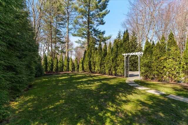 3277 Estates Drive, St. Joseph Twp, MI 49085