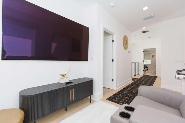 1304 W ARCH STREET, Tampa, FL 33607