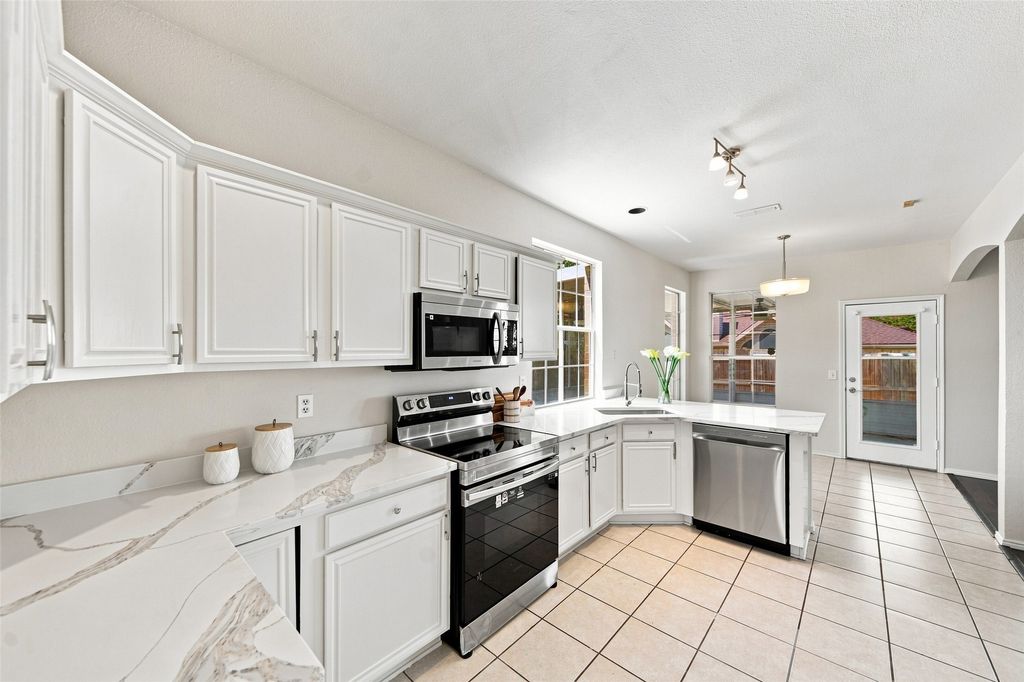 337 Bluewood Lane, Lake Dallas, TX 75065 — photo 3