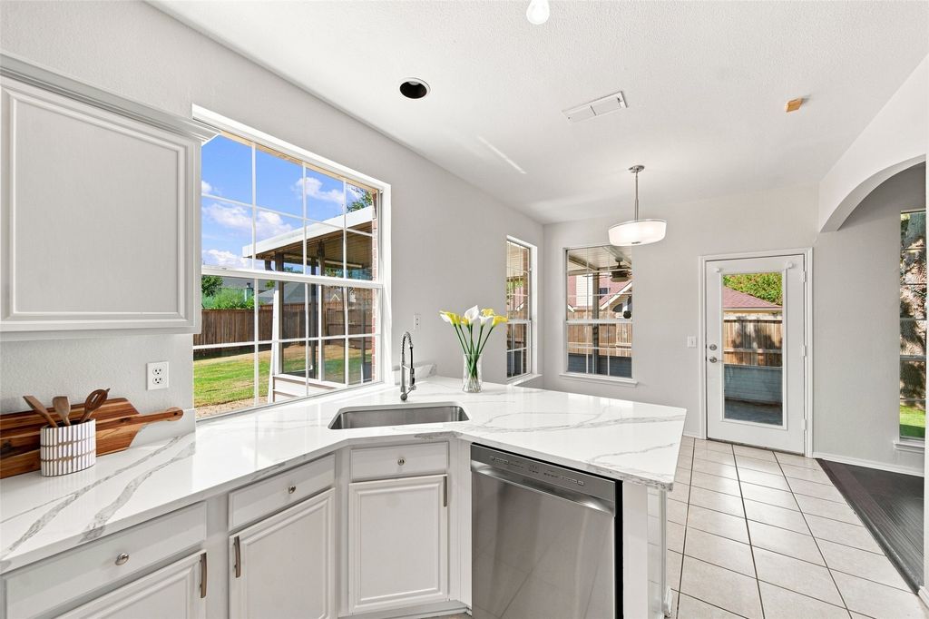337 Bluewood Lane, Lake Dallas, TX 75065 — photo 5