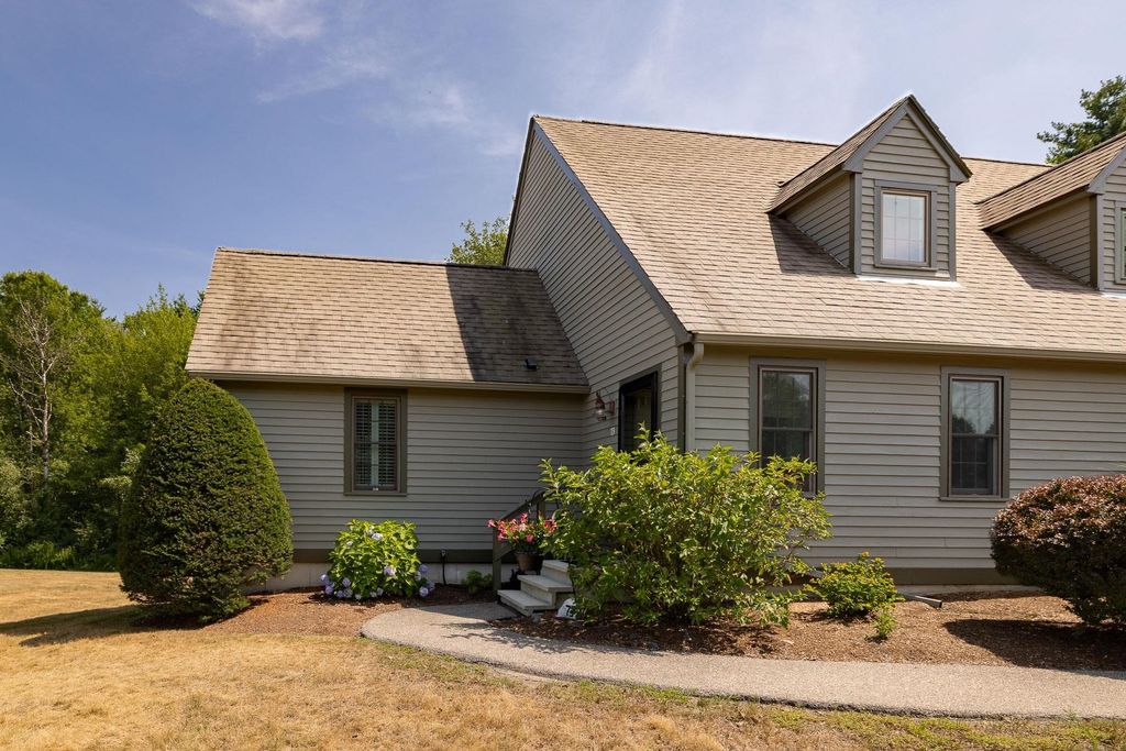 73 Montrose Drive, Stratham, NH 03885