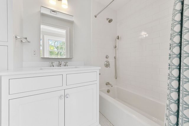 36 Stockbridge St, Cohasset, MA 02025