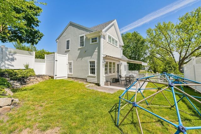 36 Stockbridge St, Cohasset, MA 02025