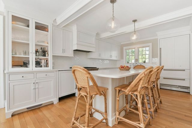 36 Stockbridge St, Cohasset, MA 02025