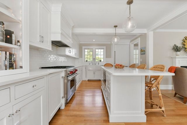 36 Stockbridge St, Cohasset, MA 02025