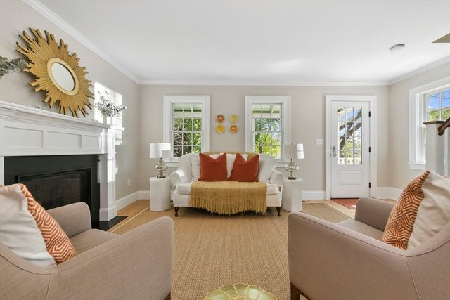 36 Stockbridge St, Cohasset, MA 02025