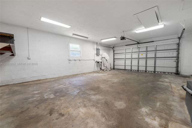 9460 Palmetto Club Ln E, Palmetto Bay, FL 33157