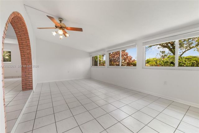 9460 Palmetto Club Ln E, Palmetto Bay, FL 33157