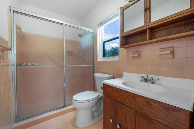 9460 Palmetto Club Ln E, Palmetto Bay, FL 33157
