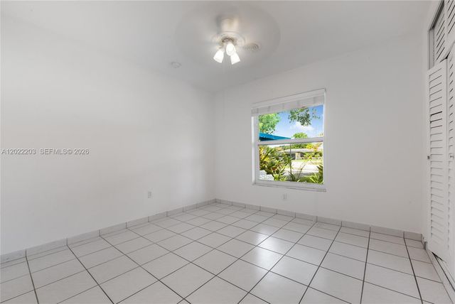 9460 Palmetto Club Ln E, Palmetto Bay, FL 33157