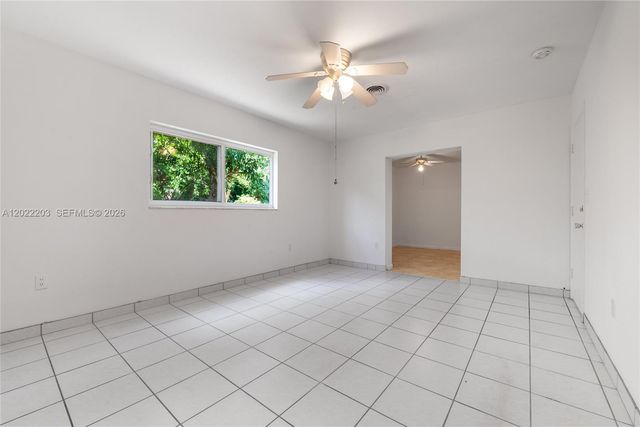 9460 Palmetto Club Ln E, Palmetto Bay, FL 33157