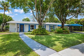 9460 Palmetto Club Ln E, Palmetto Bay, FL 33157