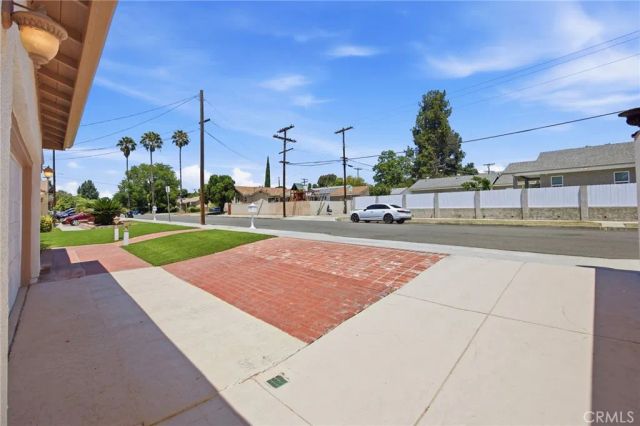 18112 Osborne, Northridge, CA 91325
