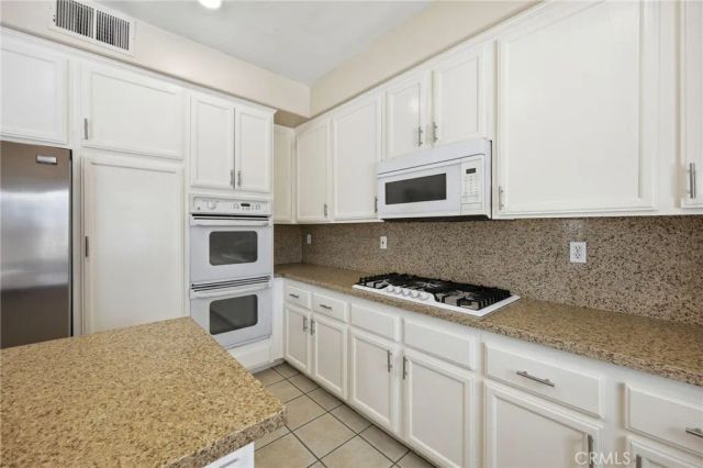18112 Osborne, Northridge, CA 91325