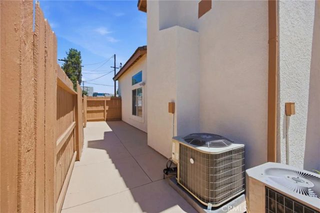 18112 Osborne, Northridge, CA 91325