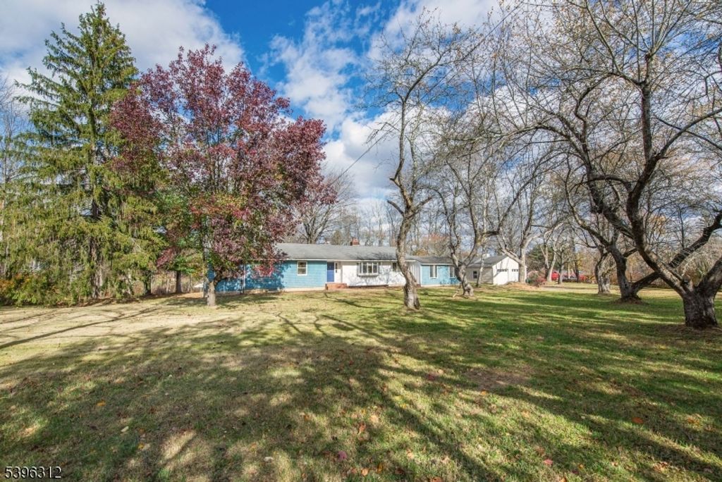 4 Schoolhouse Ln, Chester Twp., NJ 07930