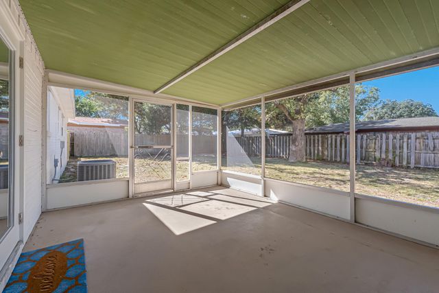 15 Oak Lane, Shalimar, FL 32579