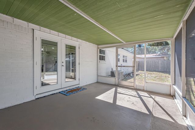 15 Oak Lane, Shalimar, FL 32579