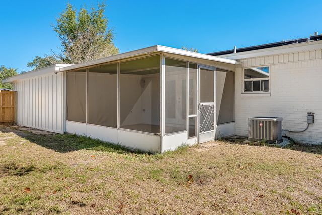 15 Oak Lane, Shalimar, FL 32579