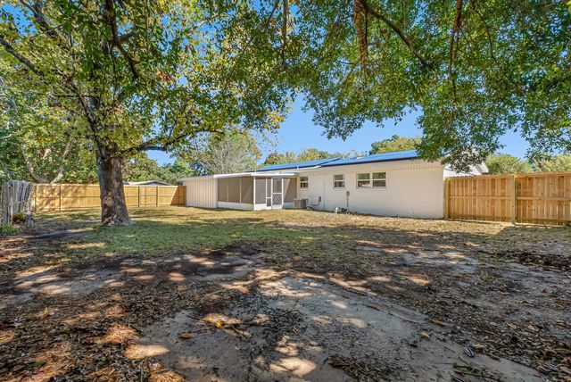 15 Oak Lane, Shalimar, FL 32579