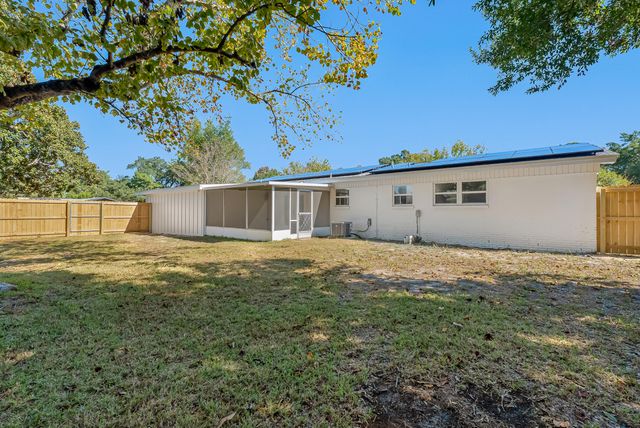 15 Oak Lane, Shalimar, FL 32579