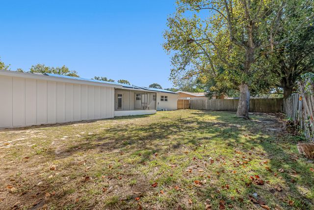 15 Oak Lane, Shalimar, FL 32579