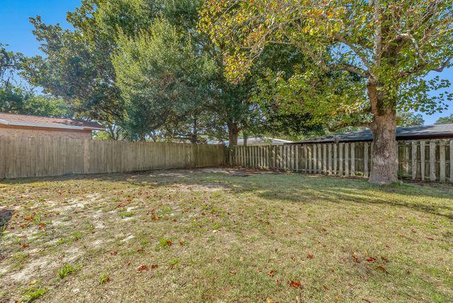 15 Oak Lane, Shalimar, FL 32579