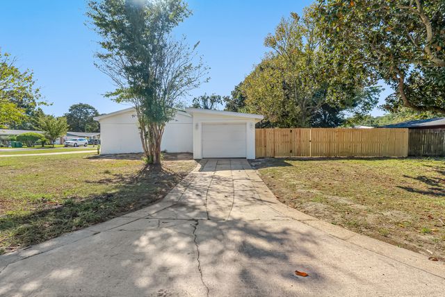 15 Oak Lane, Shalimar, FL 32579