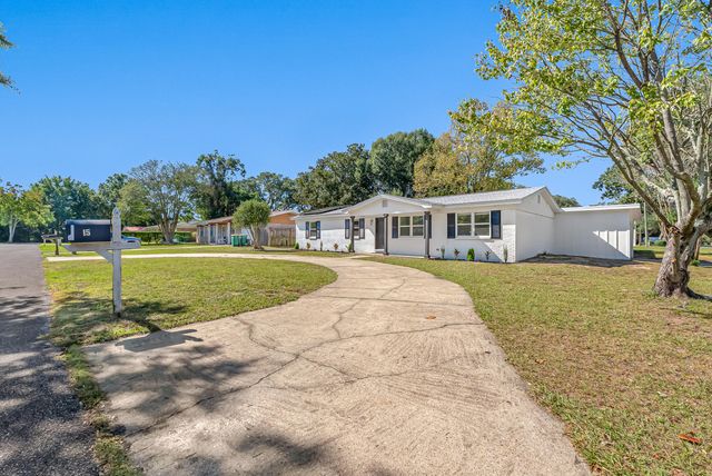 15 Oak Lane, Shalimar, FL 32579