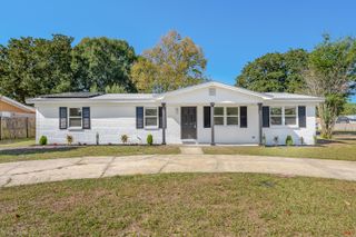 15 Oak Lane, Shalimar, FL 32579