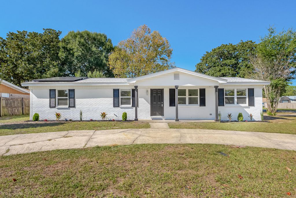 15 Oak Lane, Shalimar, FL 32579