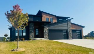 383 MADISON Drive, Riverdale, IA 52722