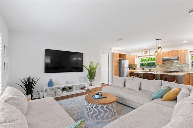 136 Oregon Lane, Boca Raton, FL 33487