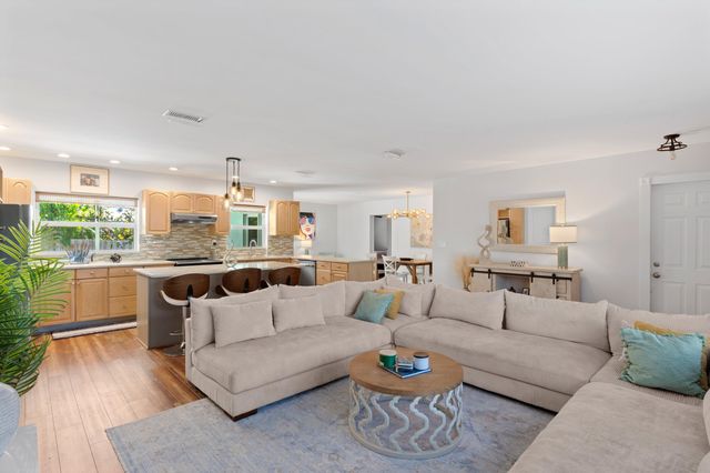 136 Oregon Lane, Boca Raton, FL 33487