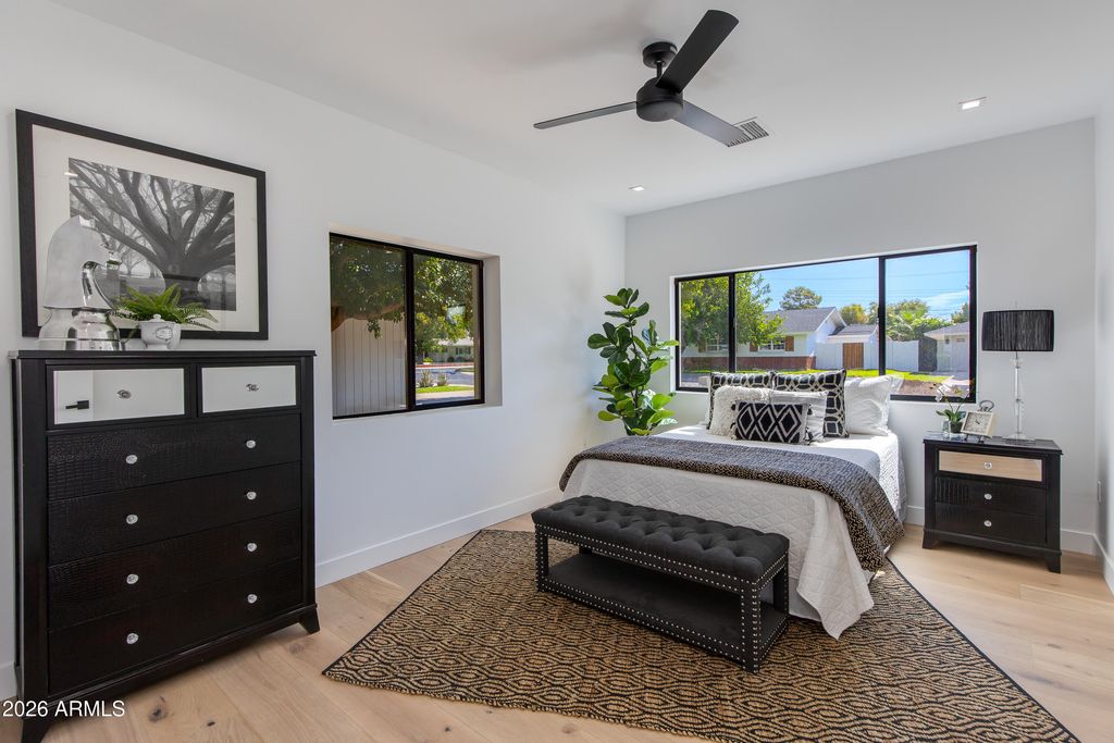 Image 13 of property listing at 3446 N 47TH Street, Phoenix, AZ 85018