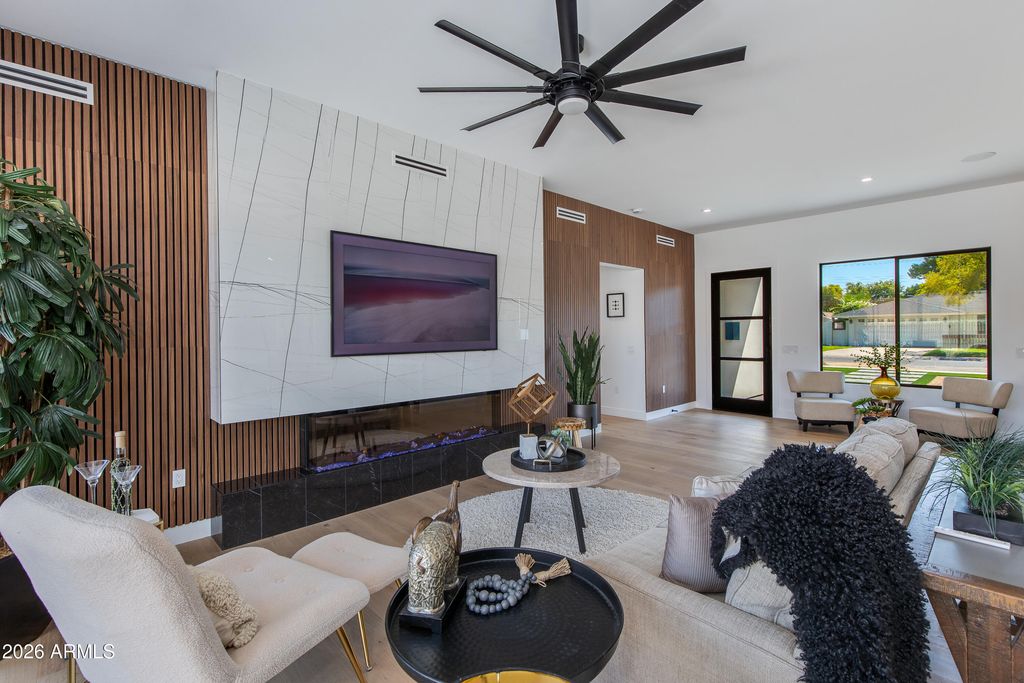 Image 3 of property listing at 3446 N 47TH Street, Phoenix, AZ 85018