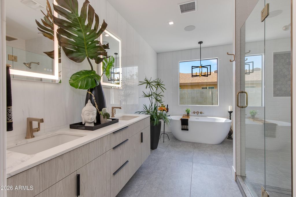 Image 9 of property listing at 3446 N 47TH Street, Phoenix, AZ 85018