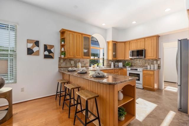 1911 La Subida Way, San Marcos, CA 92078